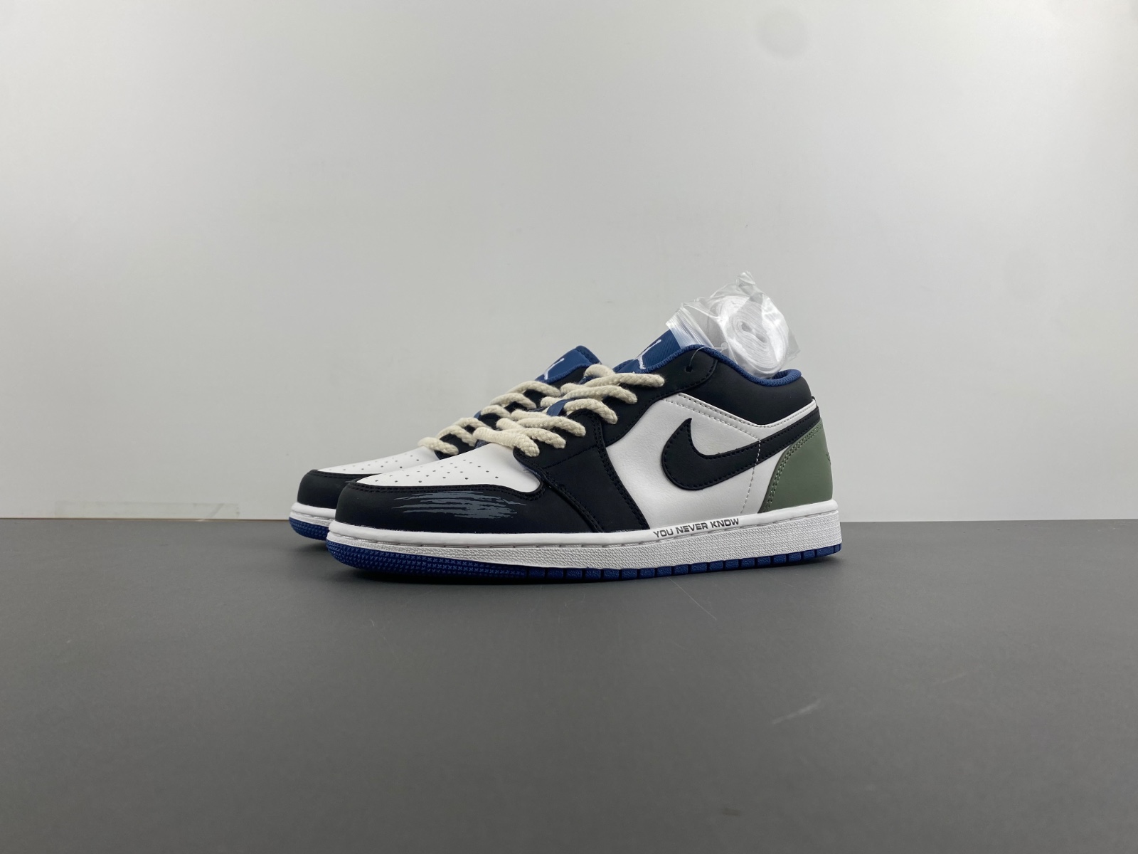 Travis Scott x Air Jordan 1 Low ‘Fragment’ 553558-414: A Fusion of Style and Legacy