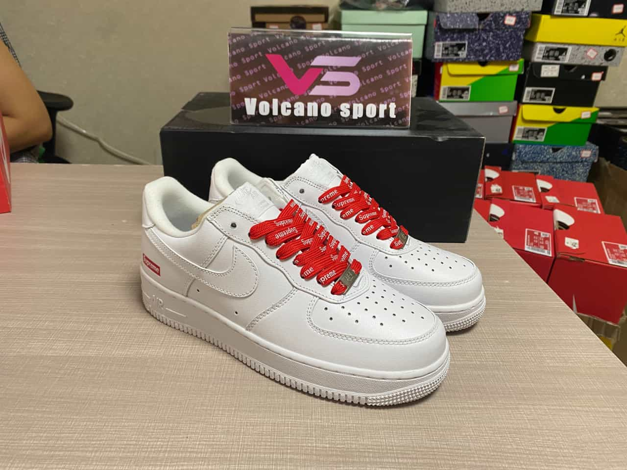 Nike Air Force 1 Low “Supreme White”: Timeless Elegance in a Classic Silhouette