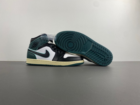 Jordan 1 Mid SE ‘Oxidized Green’