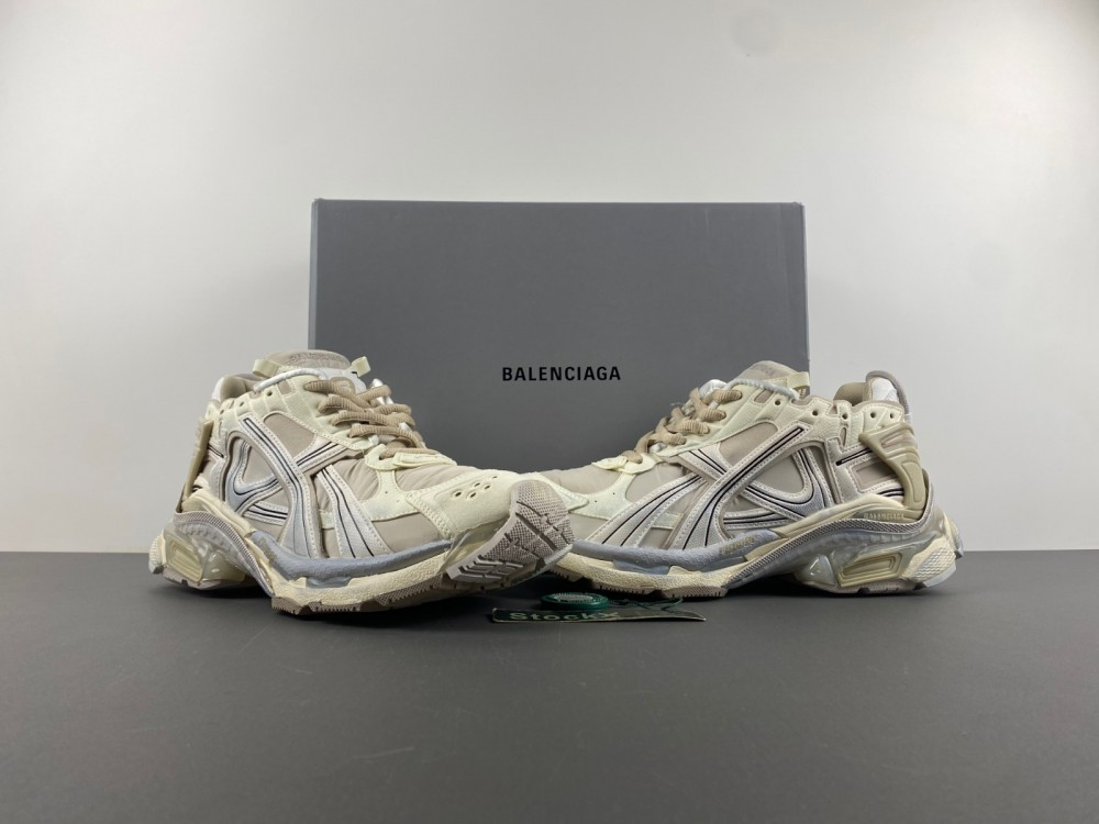 Balenciaga Runner Beige 772767-W3RNY-9797: A Fusion of Style and ComfortDiscover