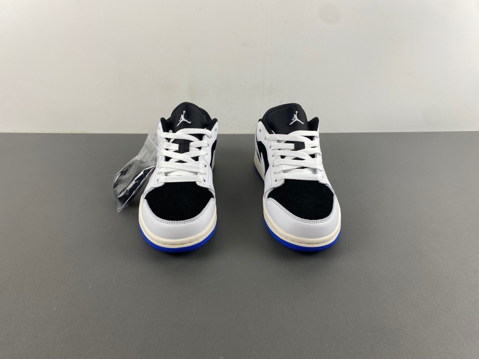 Air Jordan 1 Low White Black HQ0764-001: Classic Elegance