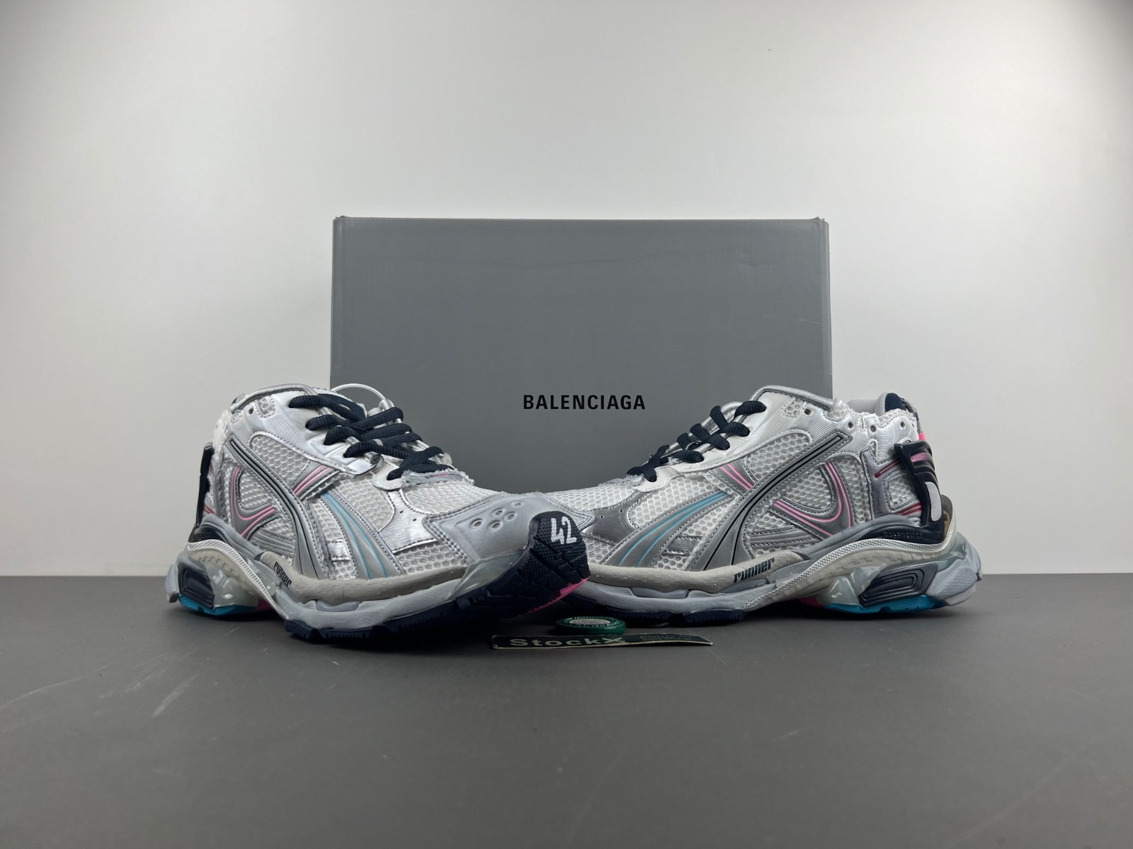 Balenciaga Runner grey pink 772774-W3RNY-0322: Effortless Elegance