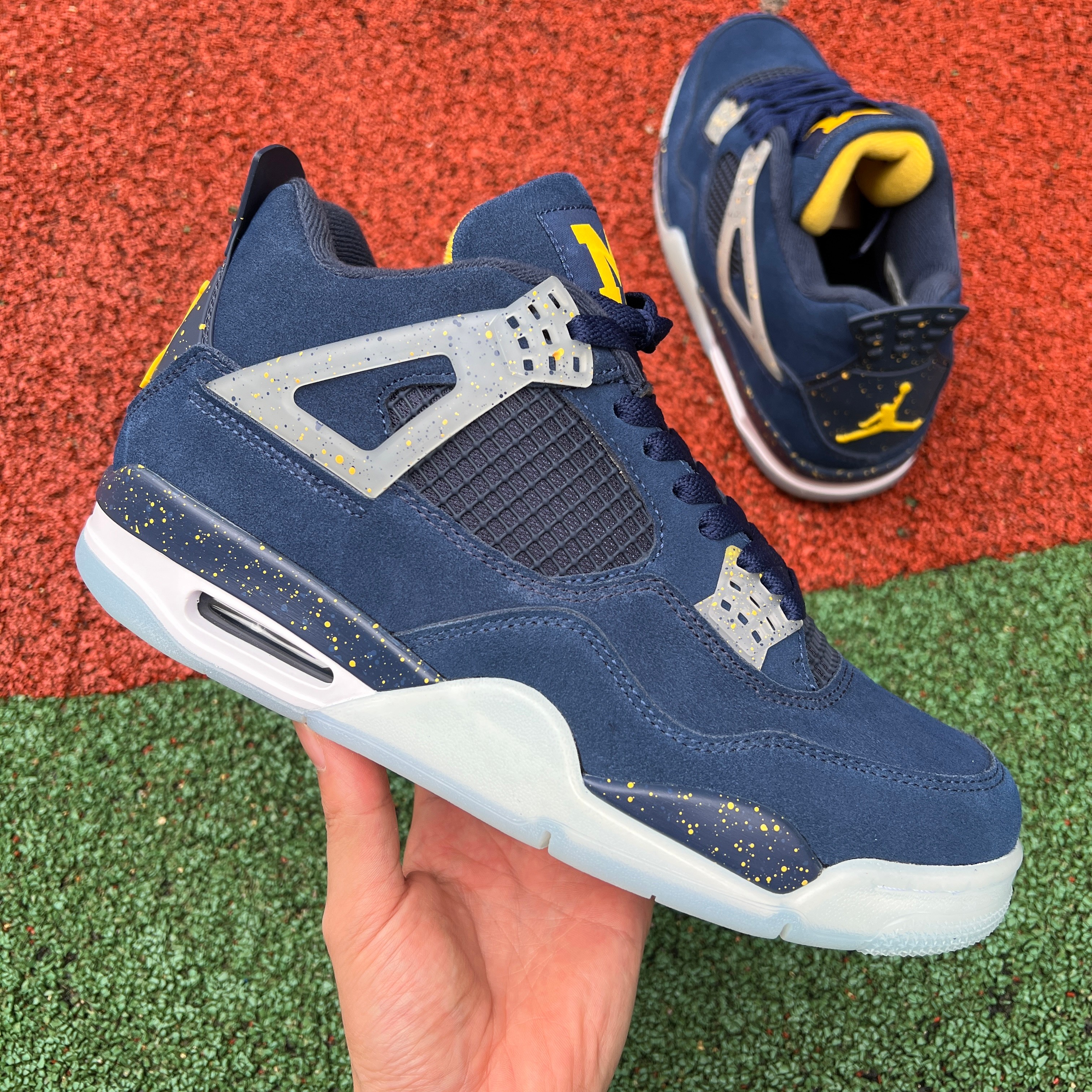 Jordan 4 Retro Michigan PE - AJ4-1036660