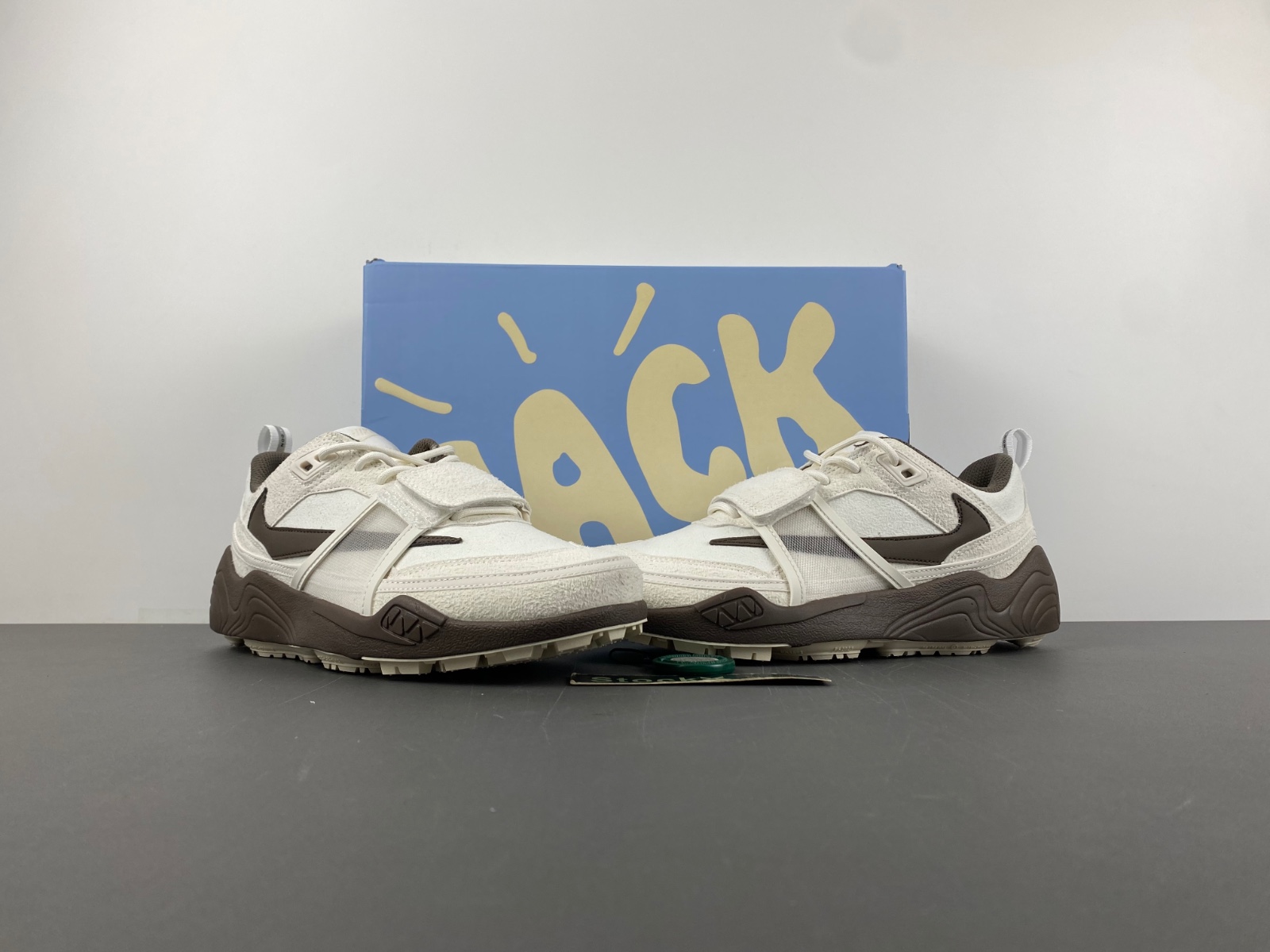 Travis Scott x Nike Zoom Field Jaxx “Light Chocolate”  HQ3061-101