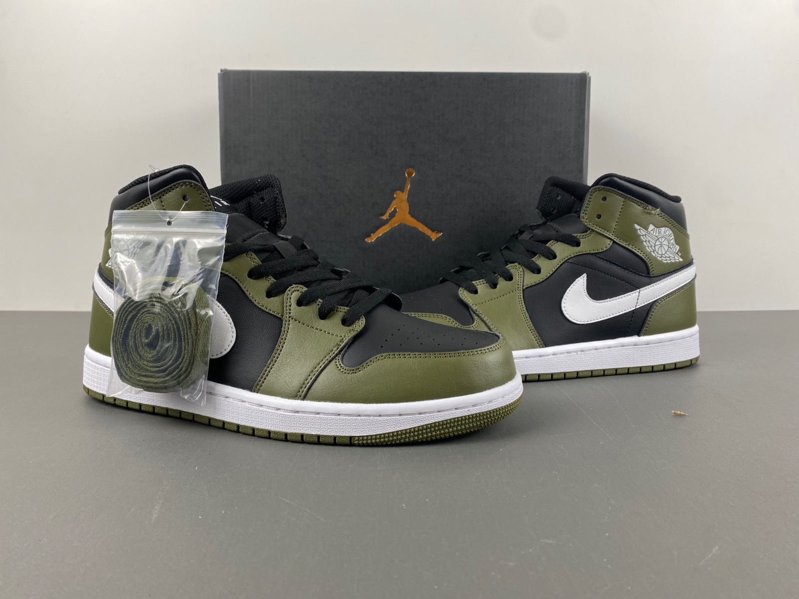 Nike Air Jordan 1 Mid Medium Olive Black DQ8426-092