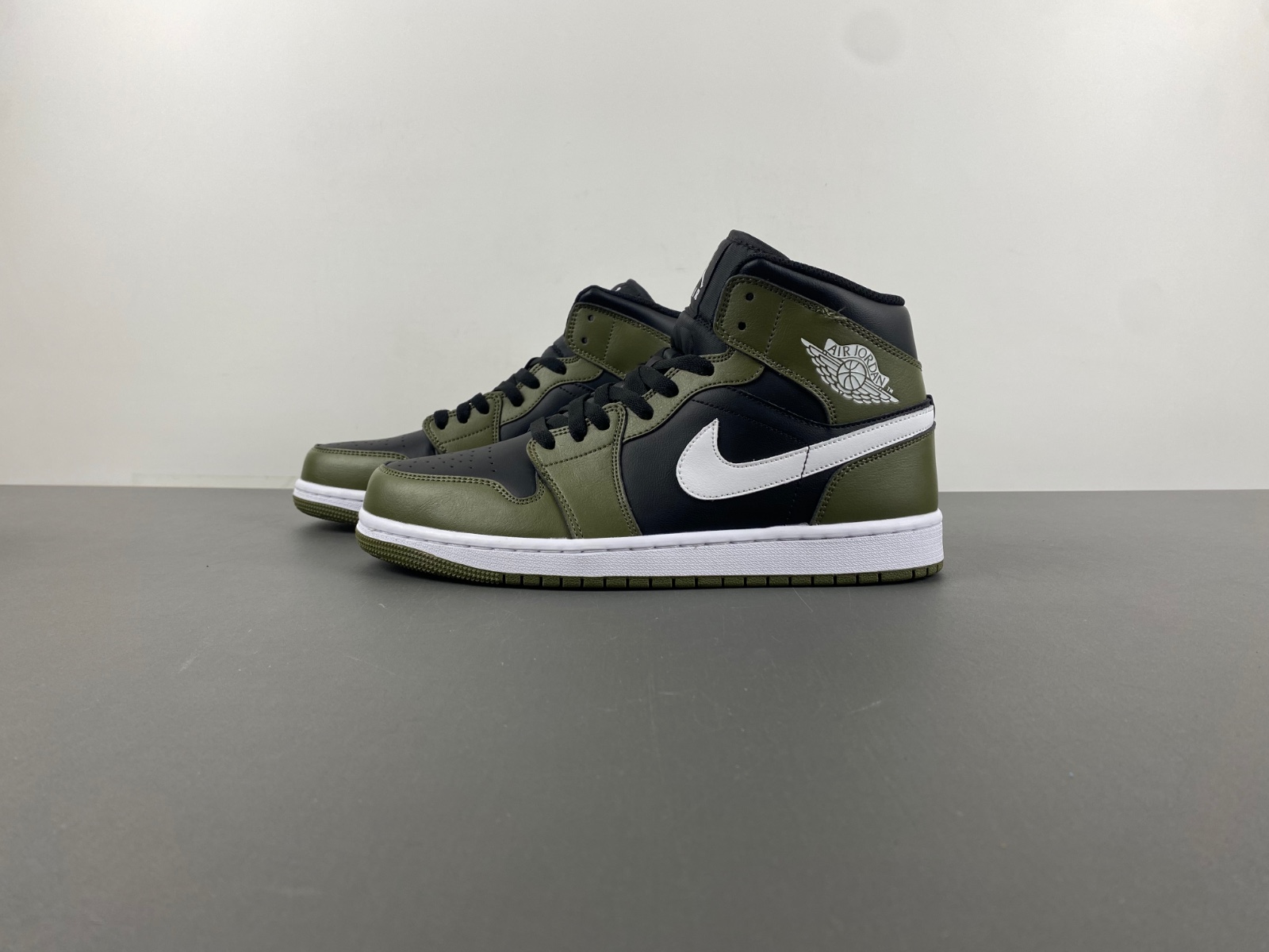 Nike Air Jordan 1 Mid Medium Olive Black DQ8426-092