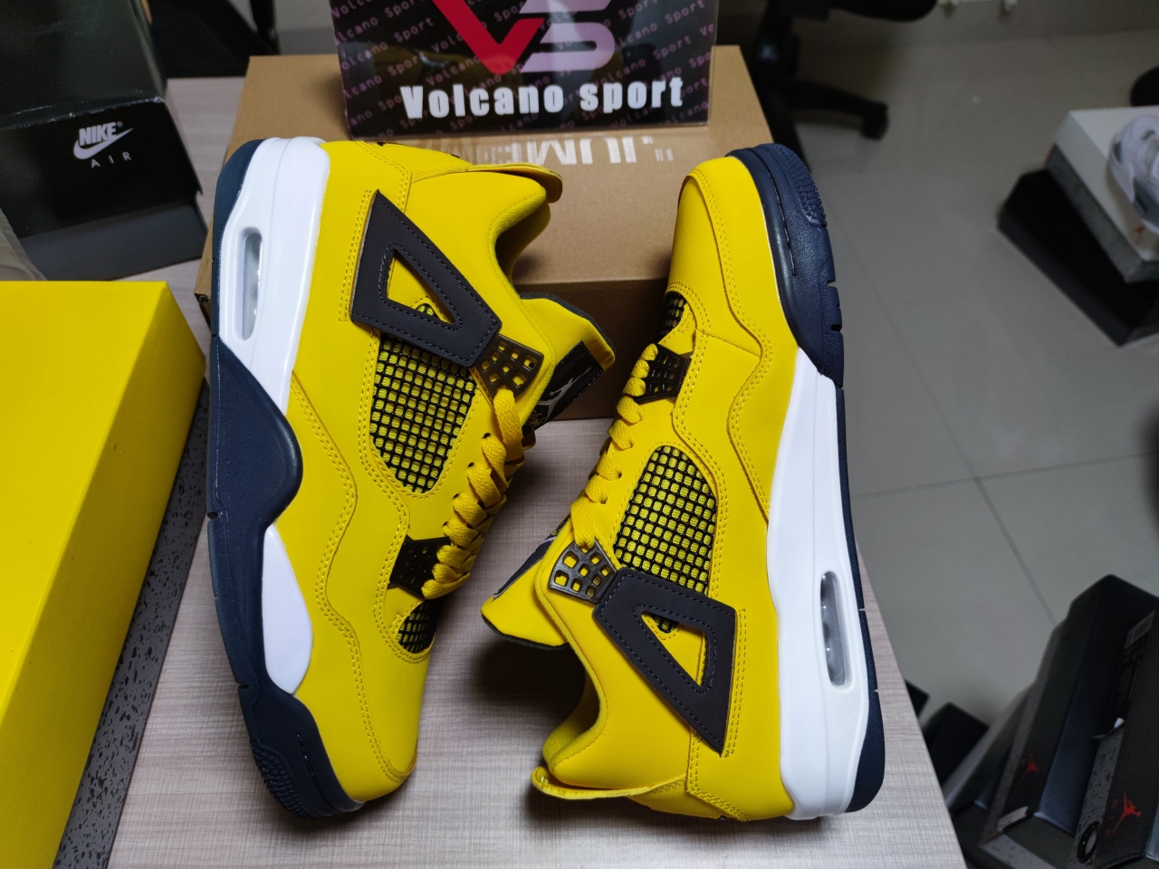 Jordan 4 “Lightning”CT8527-700