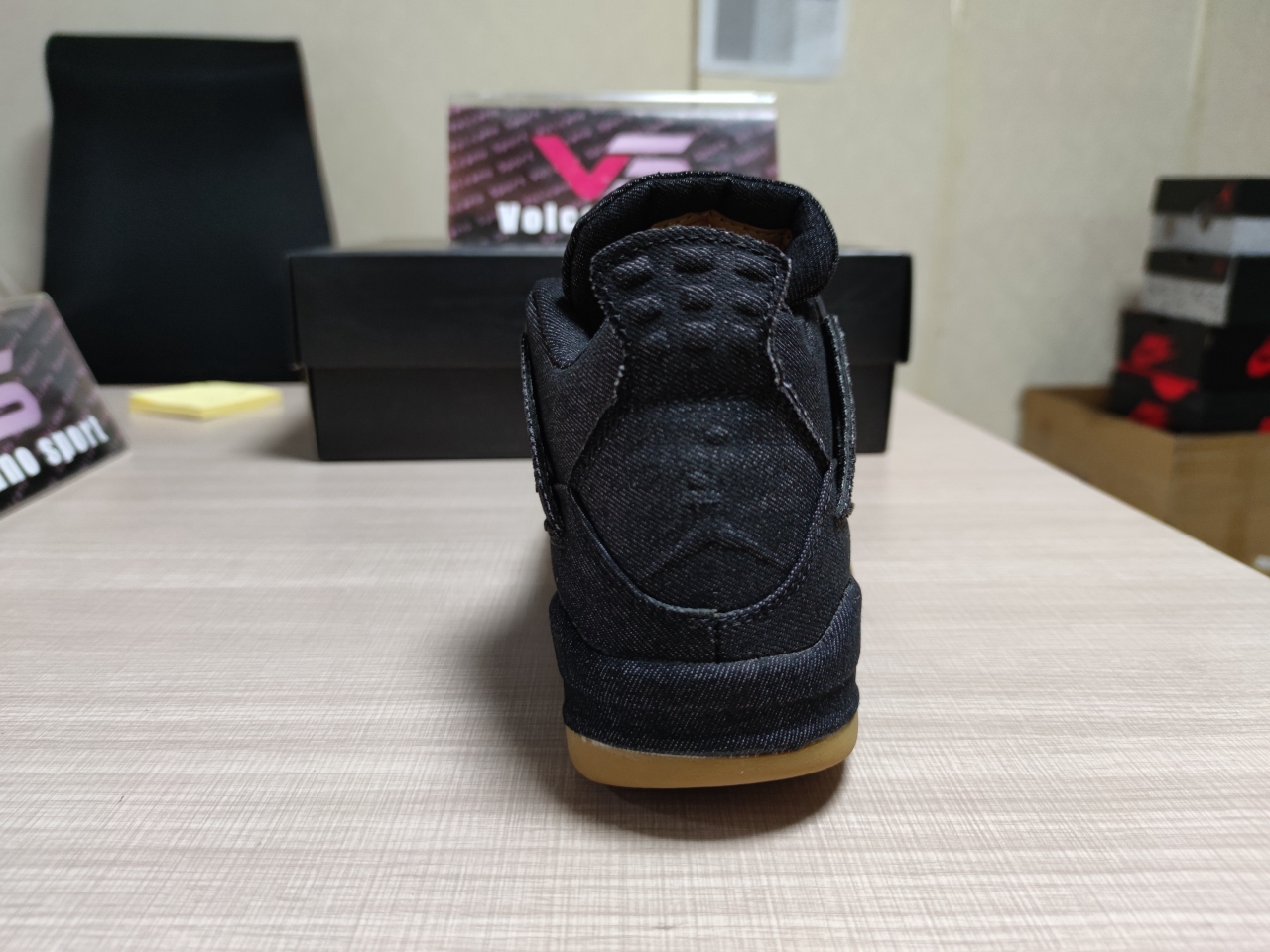 Jordan 4 Retro Levi's Black (Levi's Tag) AO2571 001