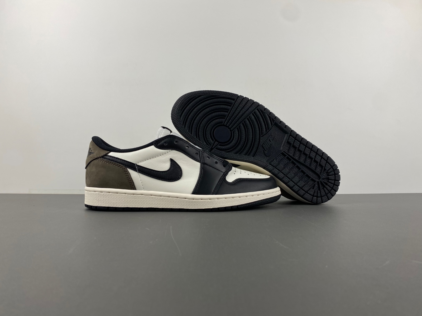 Air Jordan 1 Low OG “Mocha” CZ0790-102