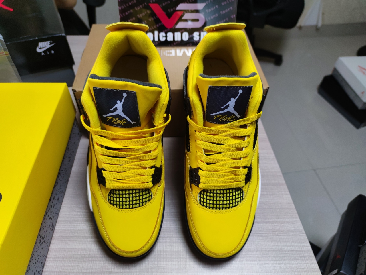 Jordan 4 “Lightning”CT8527-700