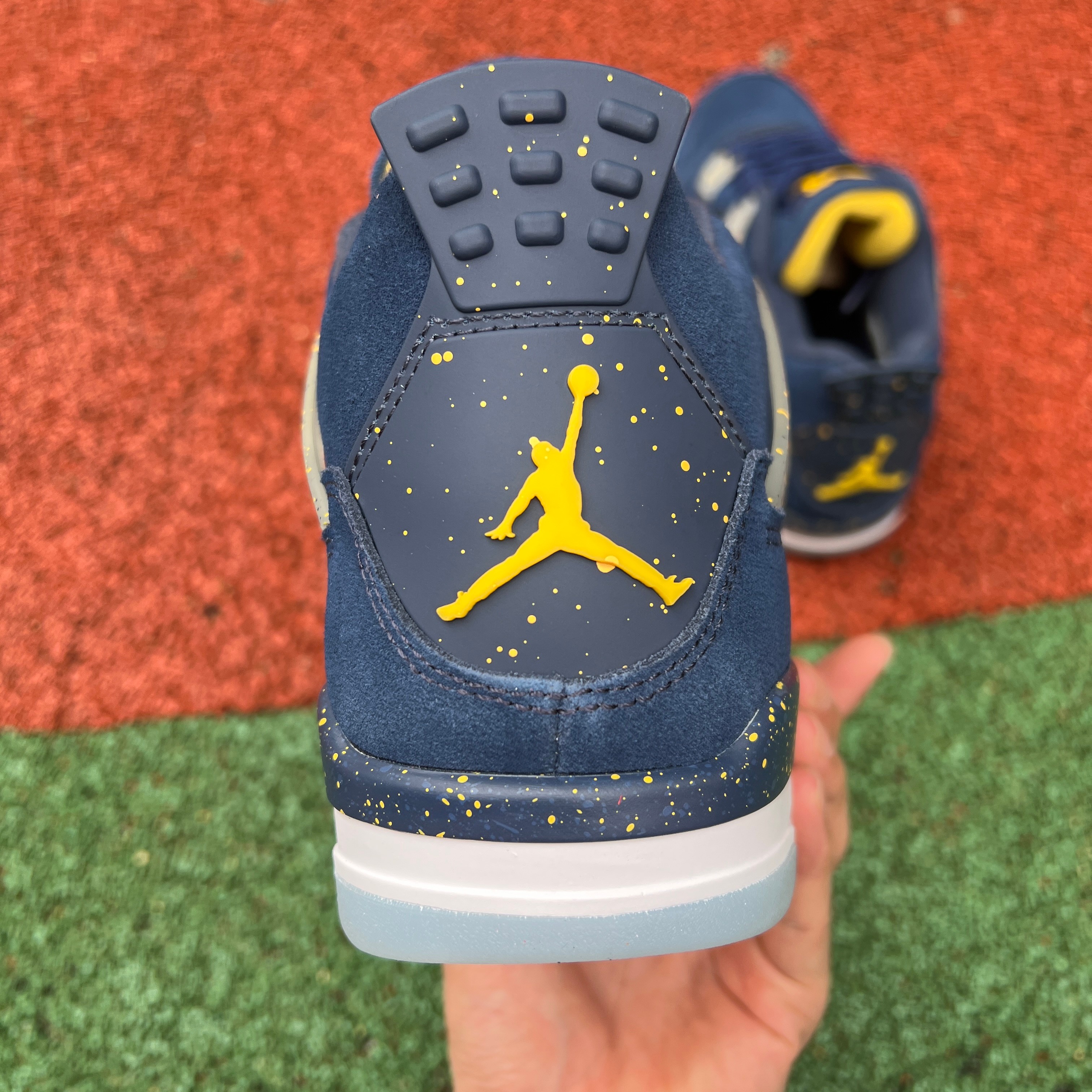 Jordan 4 Retro Michigan PE - AJ4-1036660