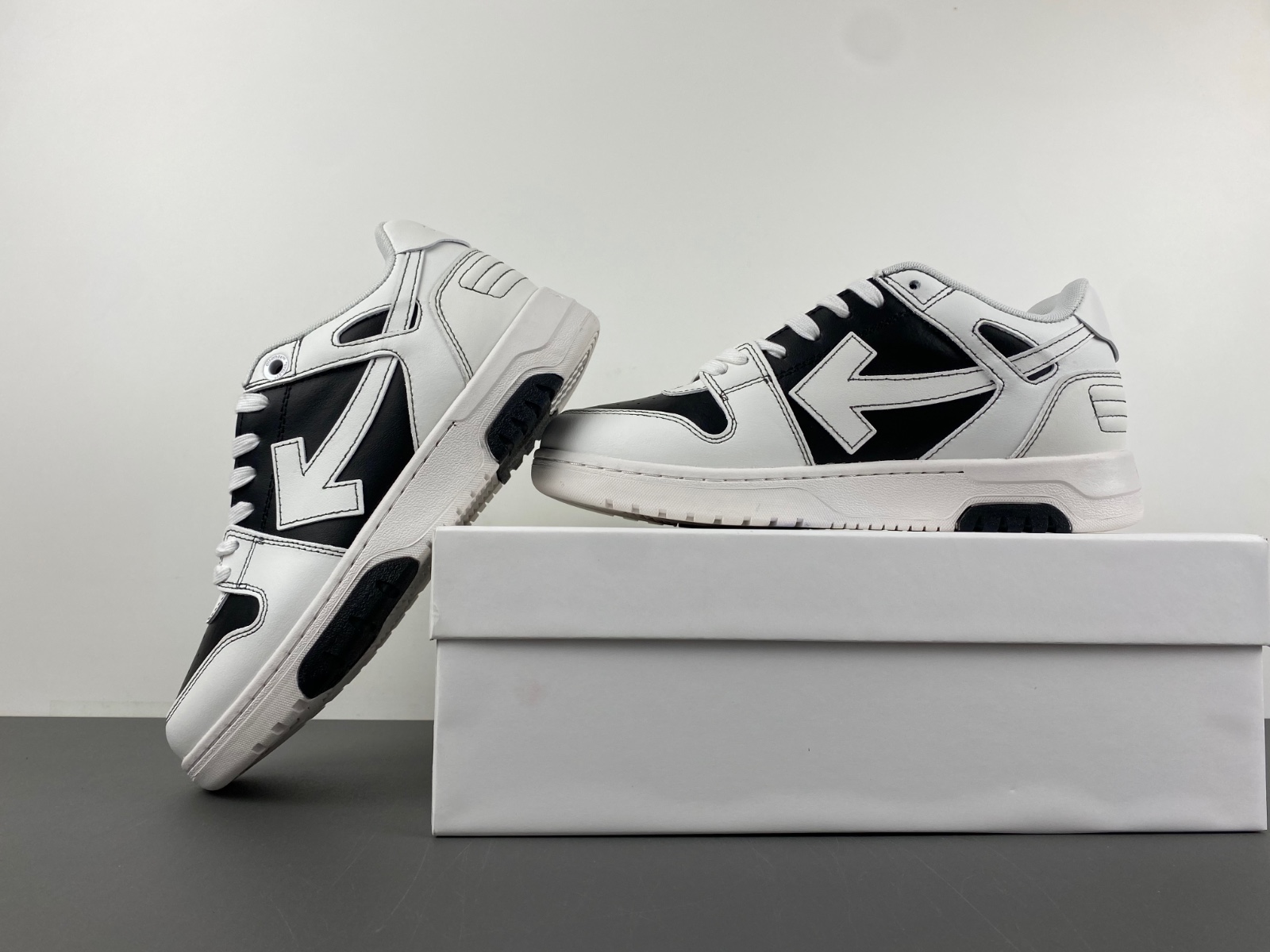 Off-White Black & White Out Of Office Sneakers OMIA189S24LEA0041001