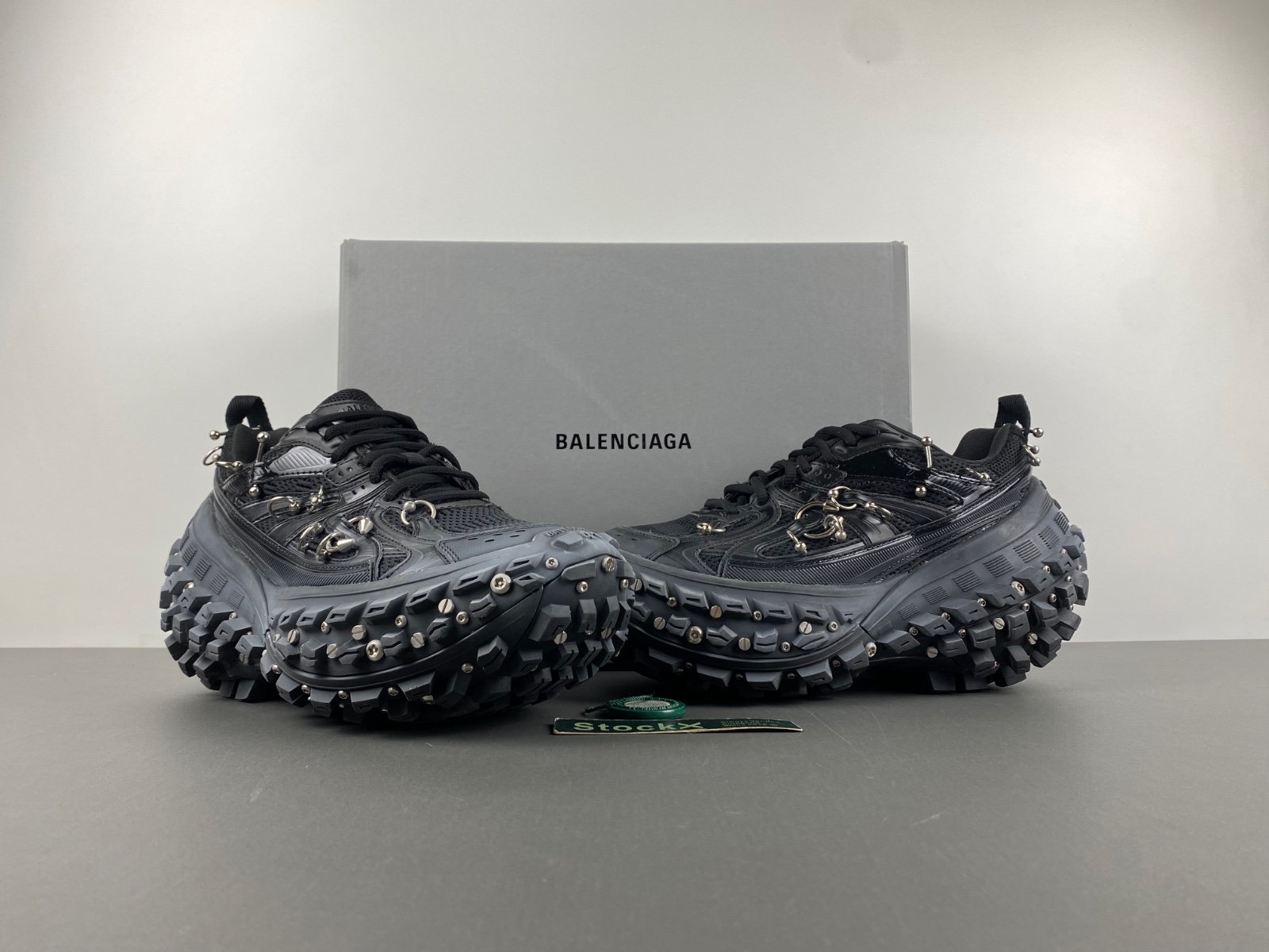 Balenciaga Bouncer Oversized Sneaker Black  685611-W2RAG 1081