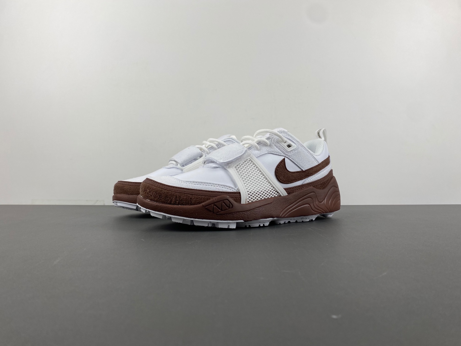 Travis Scott x Nike Zoom Field Jaxx “Light Chocolate” HQ3073-100