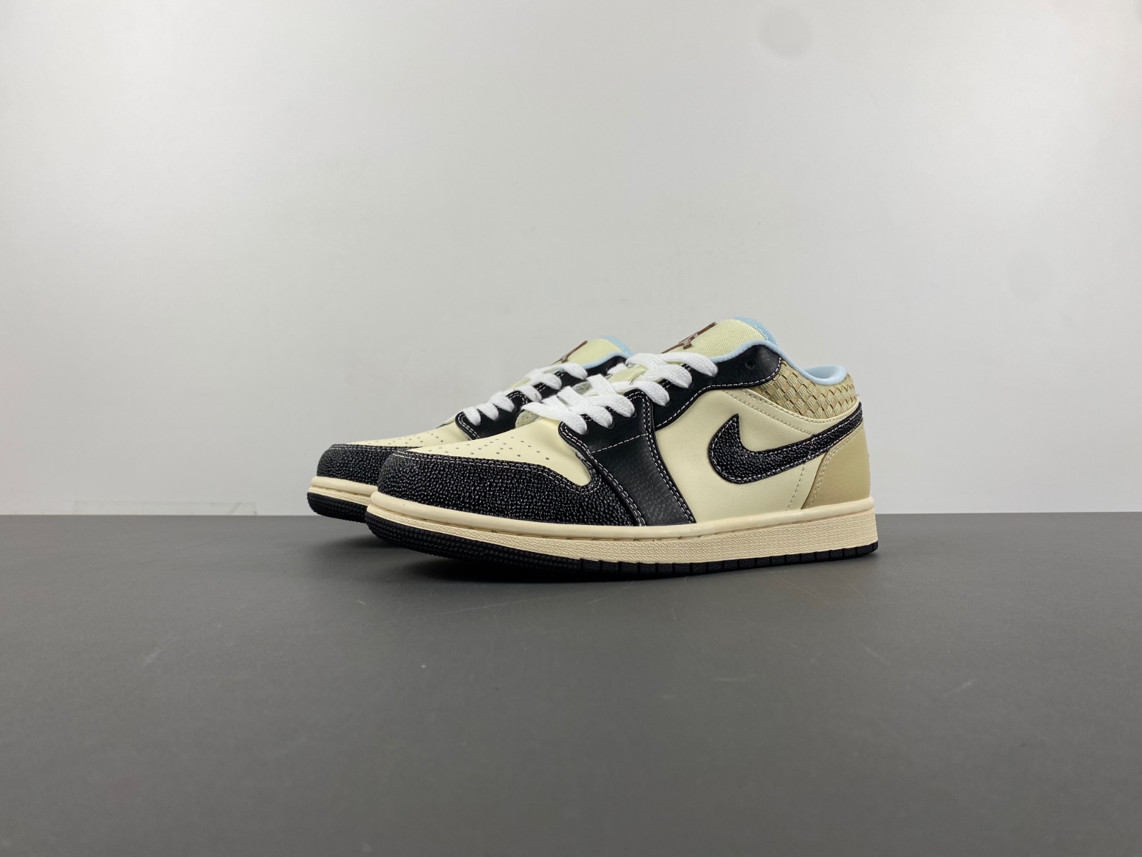 Air Jordan 1 Low SE Coconut Milk Black HQ3437-101