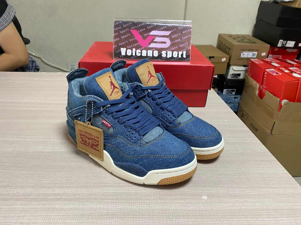 Jordan 4 Retro Levi's Denim AO2571-401