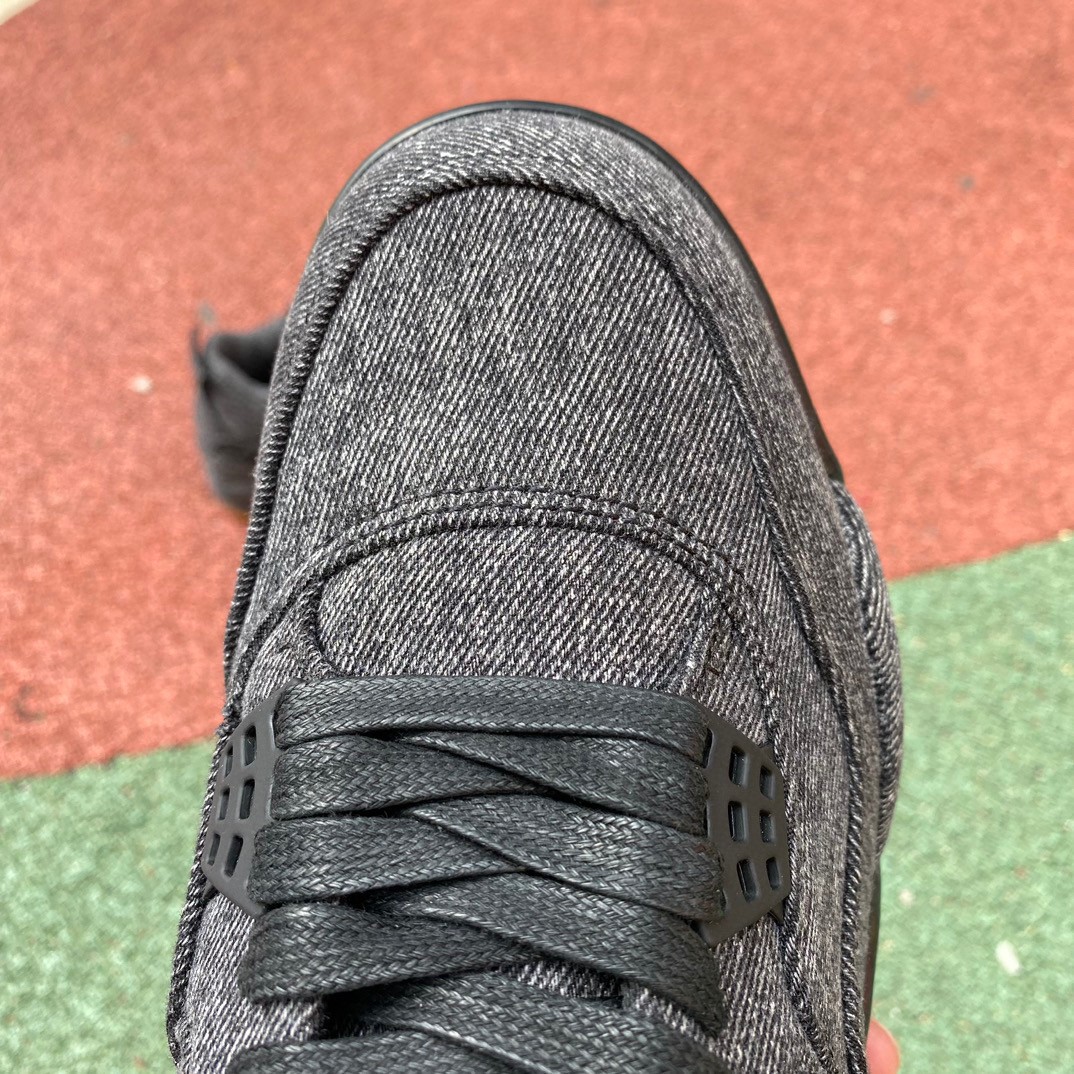 Jordan 4 Retro Levi's Black  (Levi's Tag) - AQ9103-001