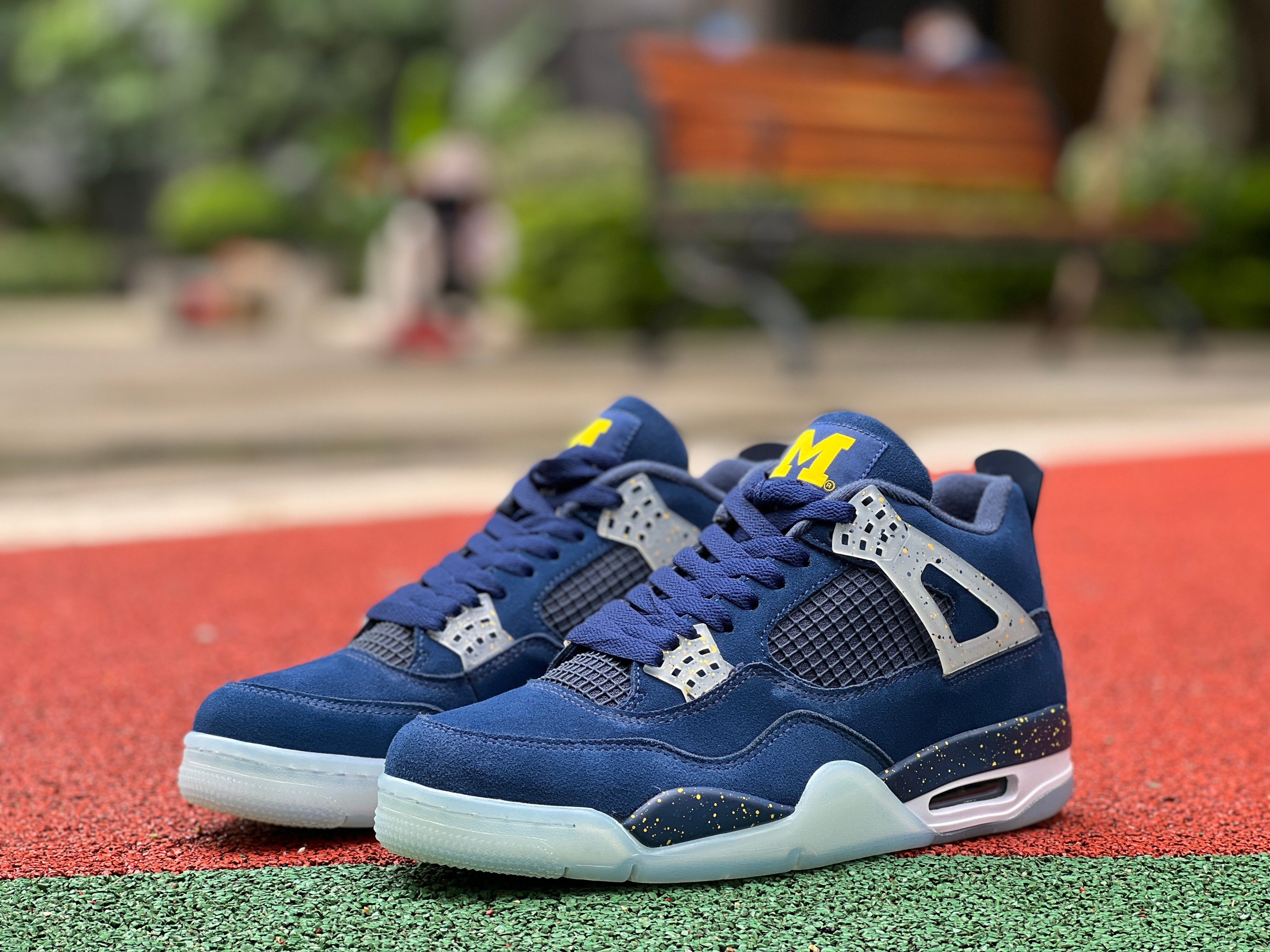 Jordan 4 Retro Michigan PE - AJ4-1036660